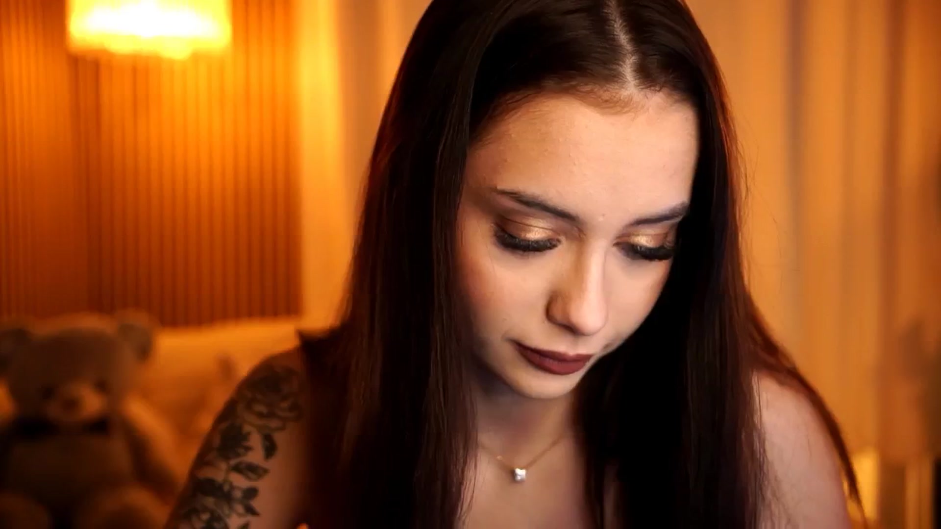 Gallery image thumbnail from Naomii18's myfreecams stream on, 10/24/2024, 15:34 image 16 of 20