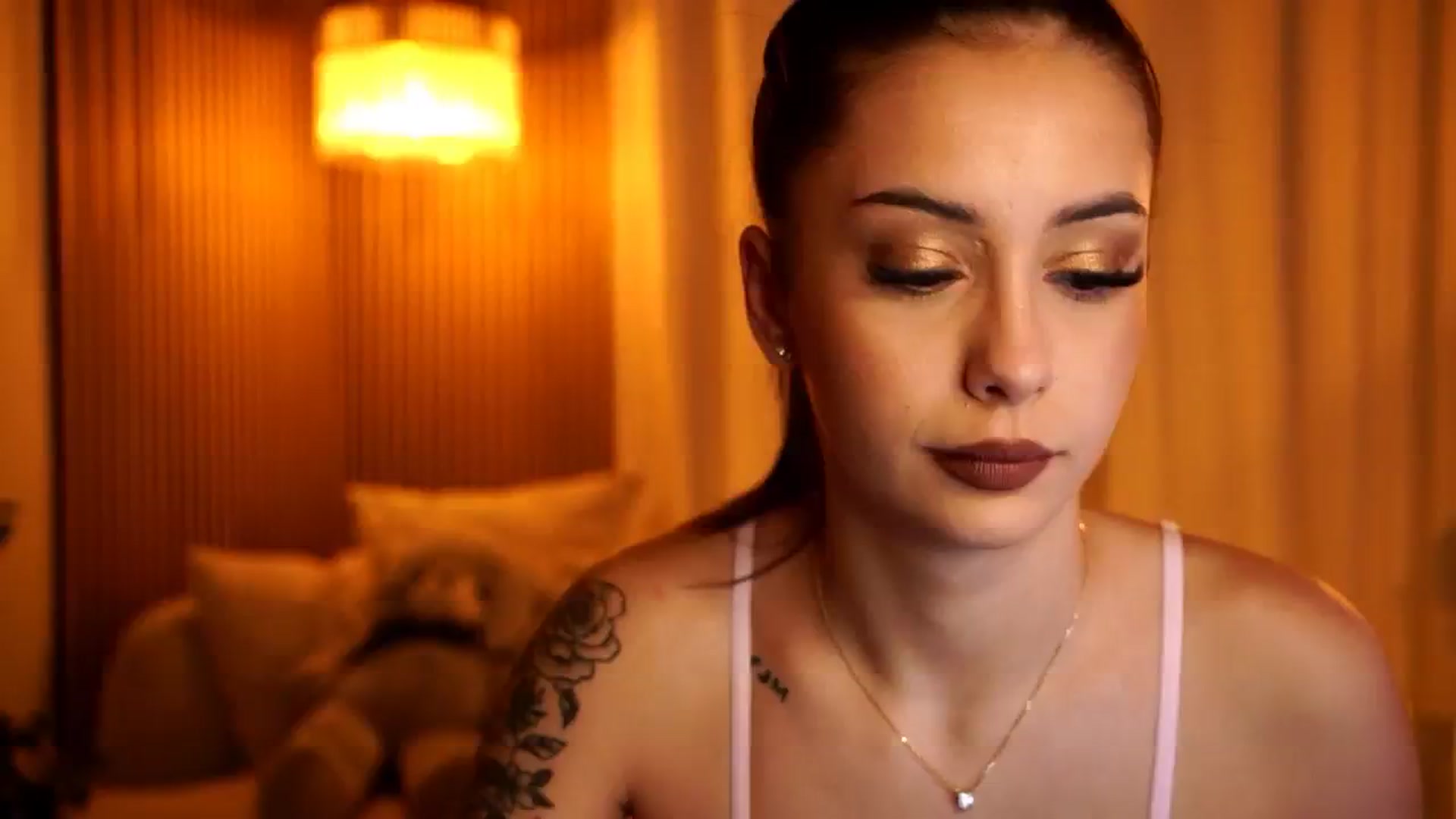 Gallery image thumbnail from Naomii18's myfreecams stream on, 10/24/2024, 19:02 image 14 of 20