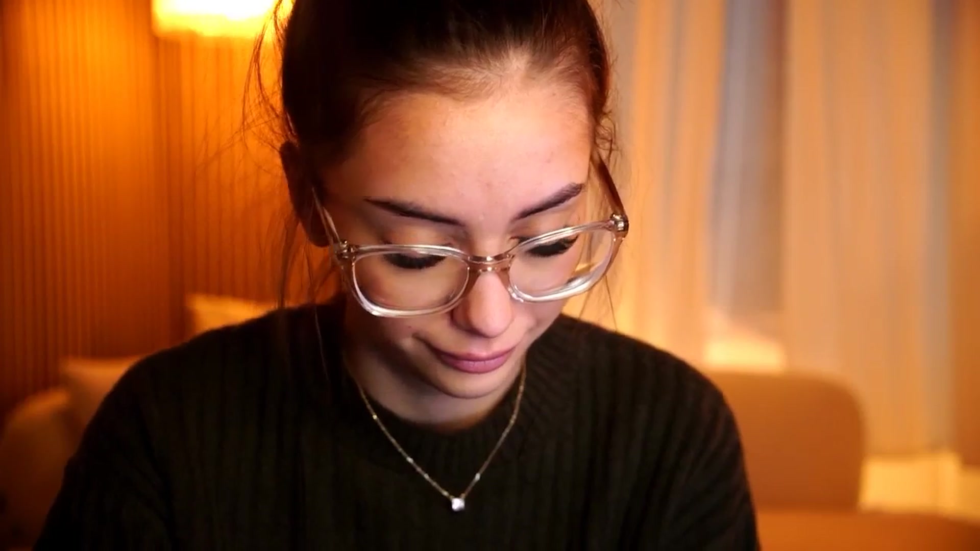 Gallery image thumbnail from Naomii18's myfreecams stream on, 10/25/2024, 14:25 image 11 of 20