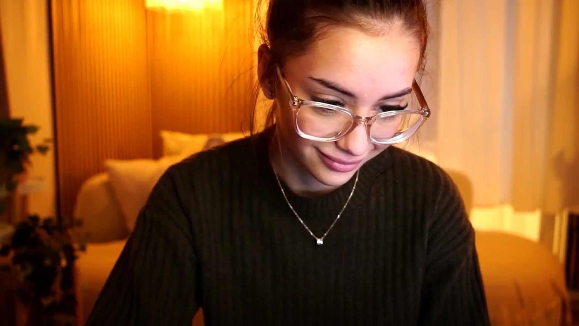 Gallery image thumbnail from Naomii18's myfreecams stream on, 10/25/2024, 14:25 image 13 of 20