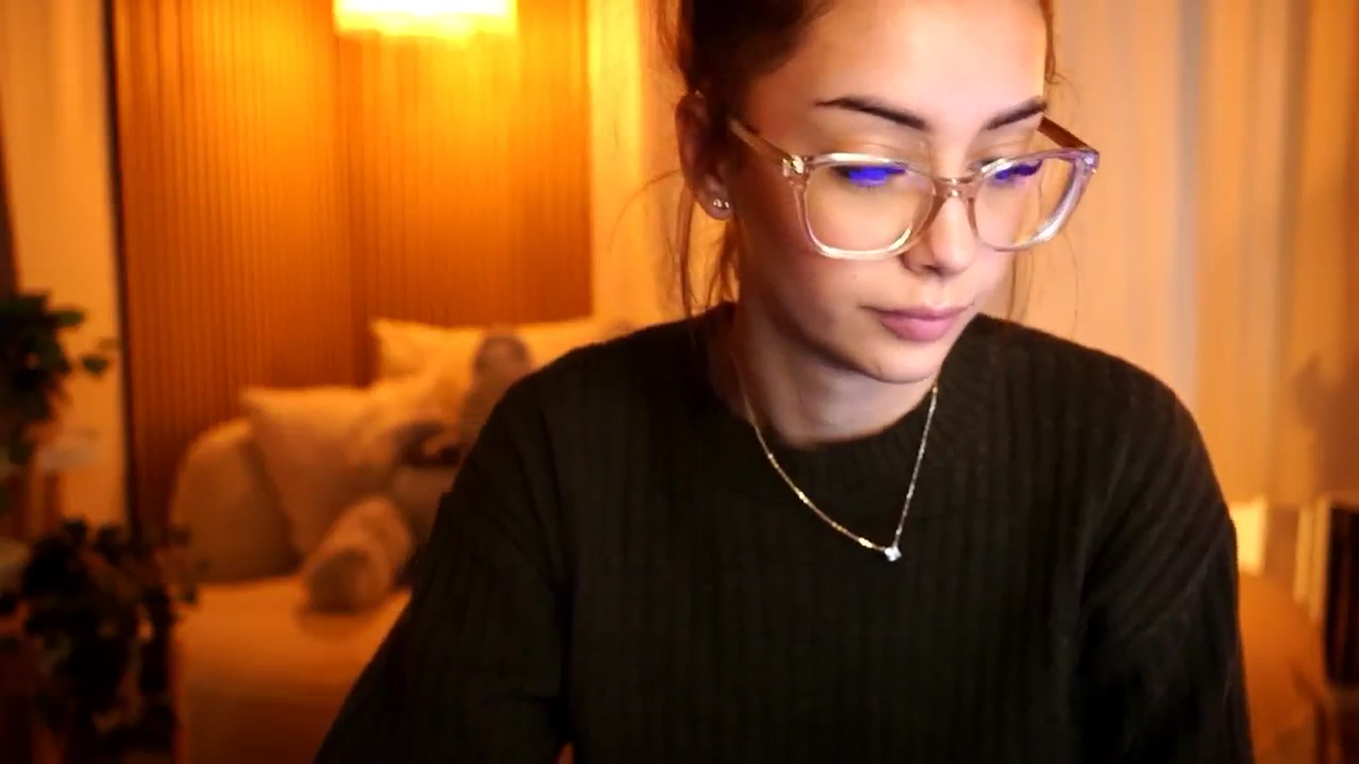 Gallery image thumbnail from Naomii18's myfreecams stream on, 10/25/2024, 14:25 image 14 of 20