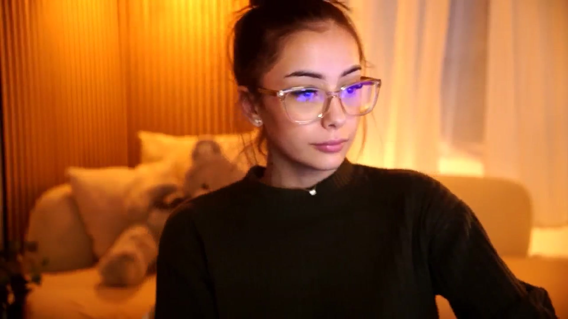 Gallery image thumbnail from Naomii18's myfreecams stream on, 10/25/2024, 14:25 image 18 of 20
