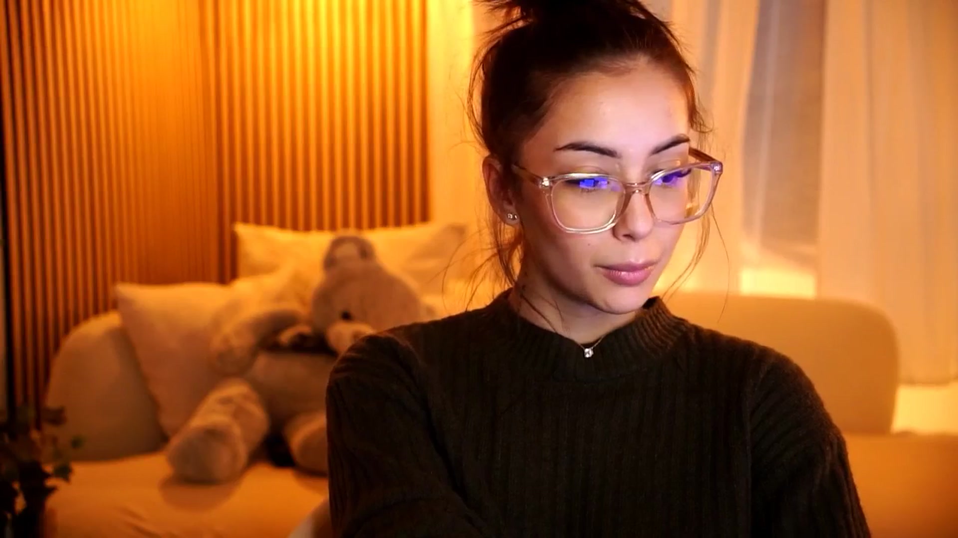 Gallery image thumbnail from Naomii18's myfreecams stream on, 10/25/2024, 14:25 image 19 of 20
