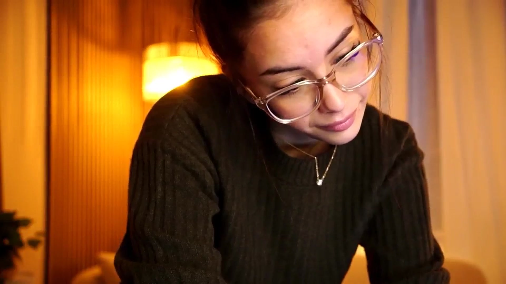Gallery image thumbnail from Naomii18's myfreecams stream on, 10/25/2024, 14:25 image 4 of 20