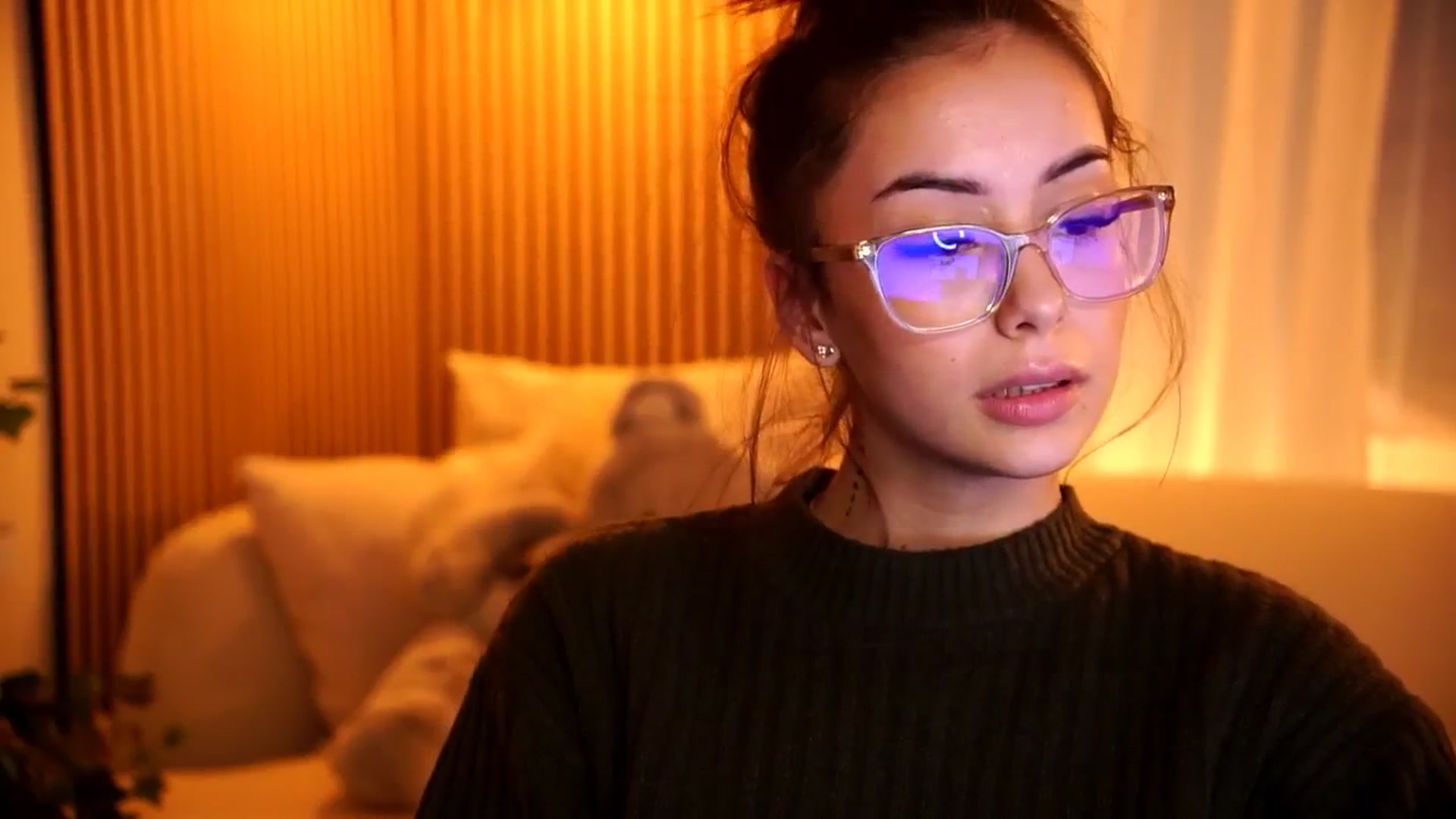 Gallery image thumbnail from Naomii18's myfreecams stream on, 10/25/2024, 16:11 image 4 of 20