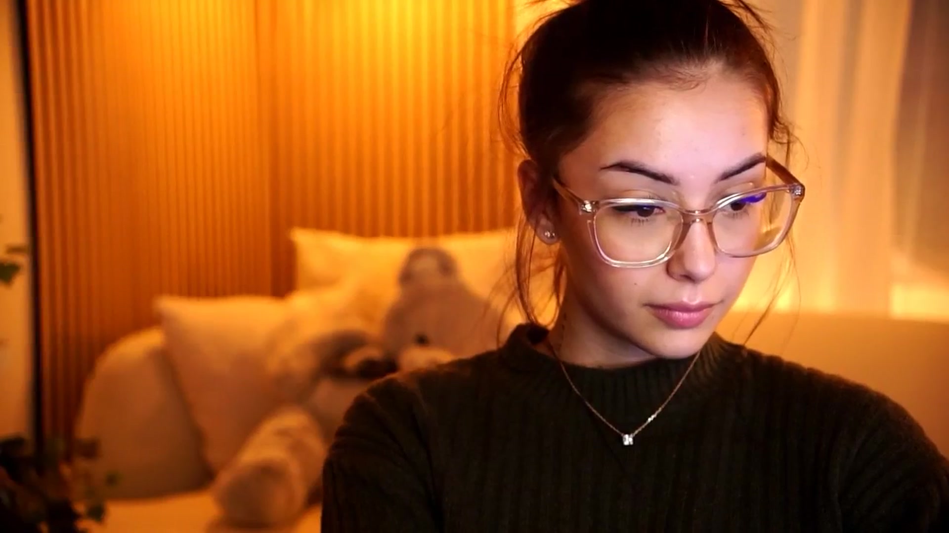 Gallery image thumbnail from Naomii18's myfreecams stream on, 10/25/2024, 16:11 image 5 of 20