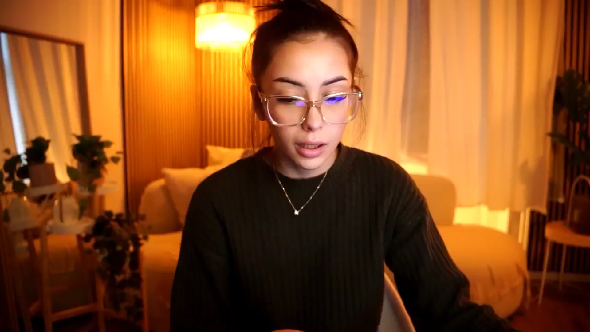 Gallery image thumbnail from Naomii18's myfreecams stream on, 10/25/2024, 16:11 image 1 of 20