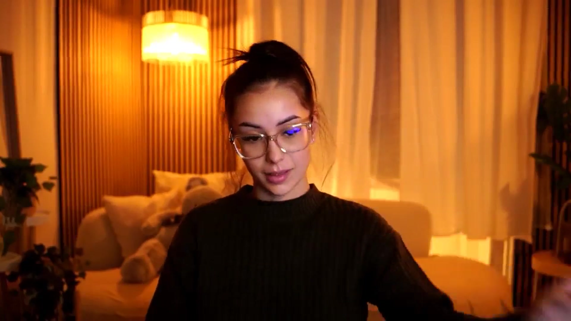 Gallery image thumbnail from Naomii18's myfreecams stream on, 10/25/2024, 16:11 image 10 of 20