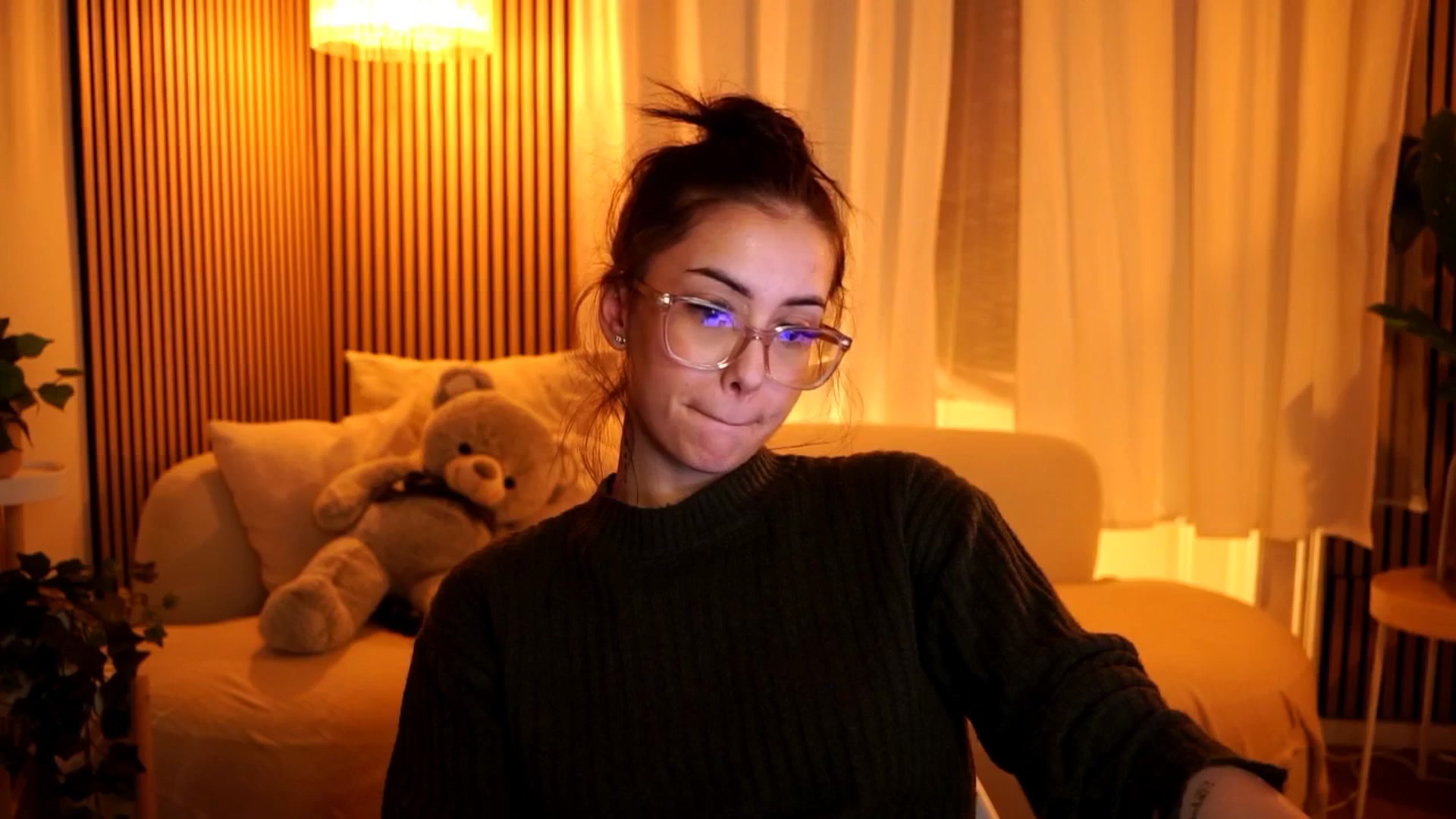 Gallery image thumbnail from Naomii18's myfreecams stream on, 10/25/2024, 16:11 image 18 of 20