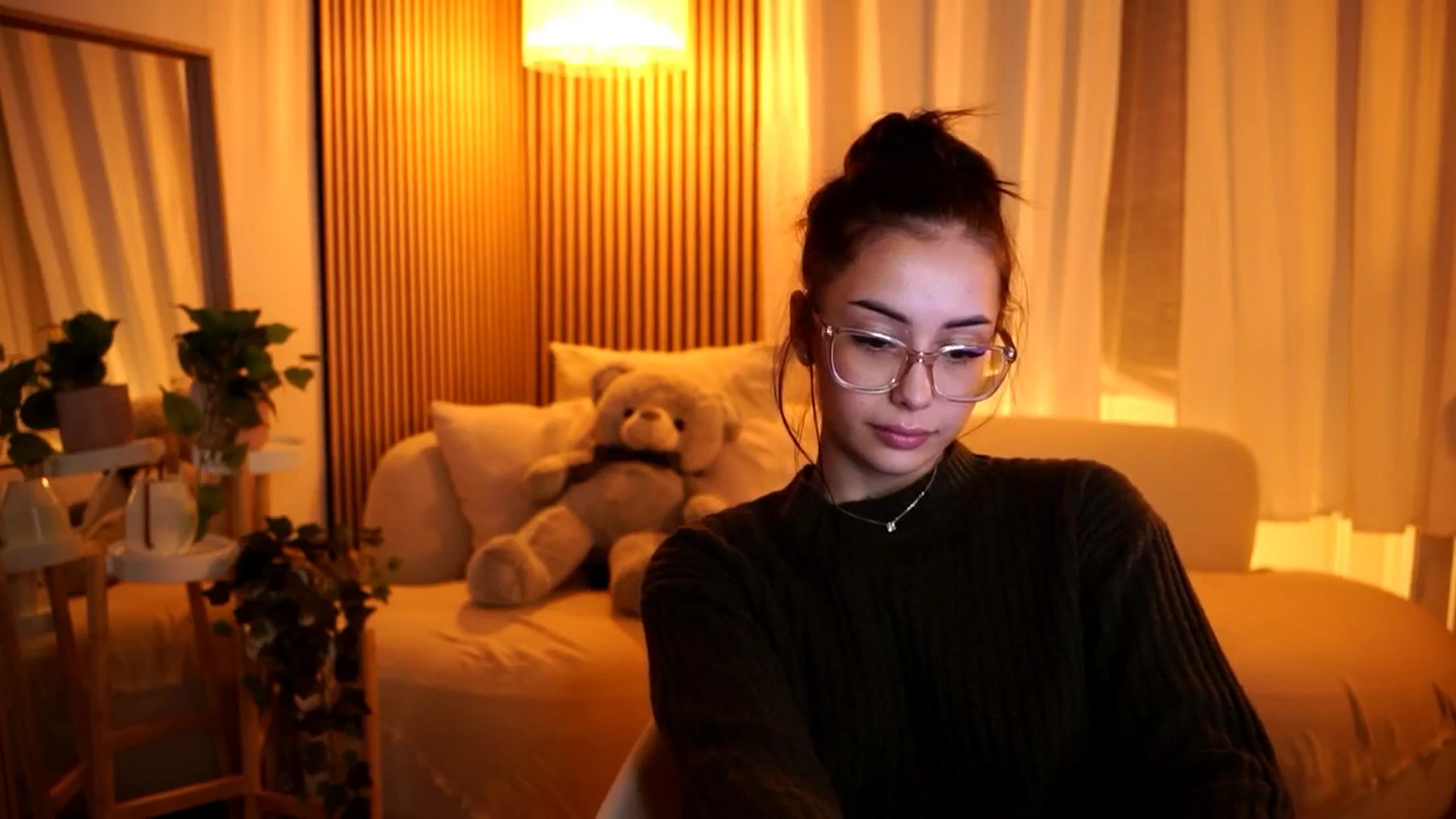Gallery image thumbnail from Naomii18's myfreecams stream on, 10/25/2024, 18:15 image 13 of 20