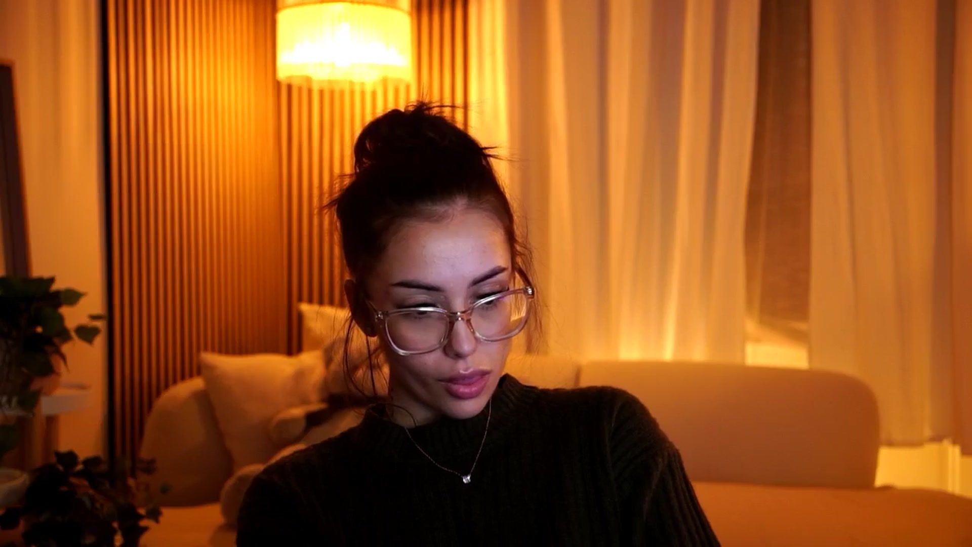 Gallery image thumbnail from Naomii18's myfreecams stream on, 10/25/2024, 18:15 image 20 of 20