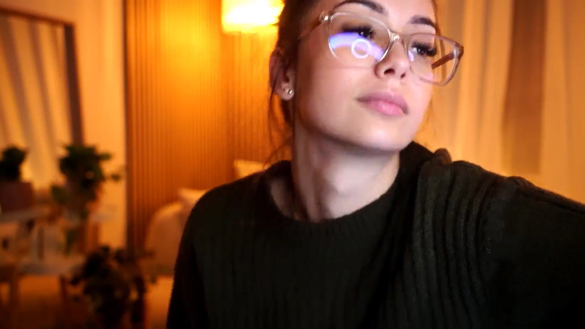 Gallery image thumbnail from Naomii18's myfreecams stream on, 10/25/2024, 18:15 image 18 of 20