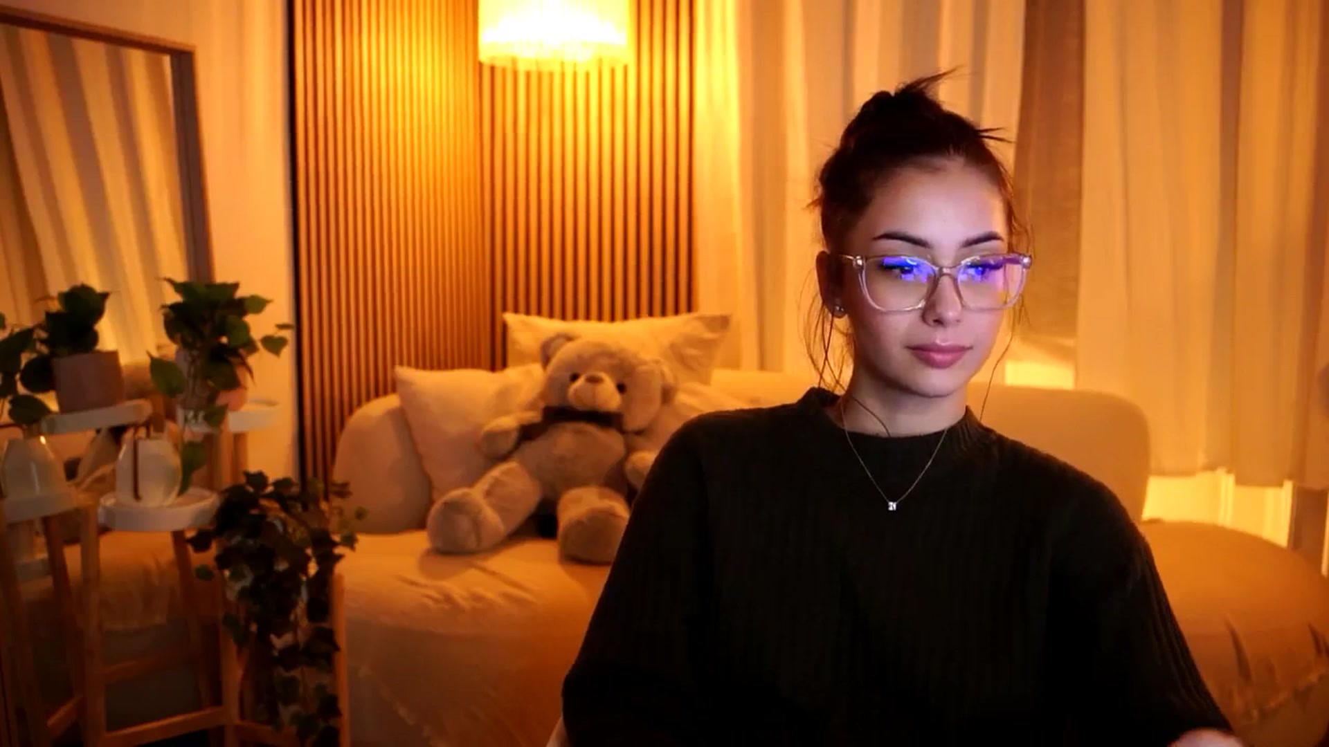 Gallery image thumbnail from Naomii18's myfreecams stream on, 10/25/2024, 18:15 image 11 of 20