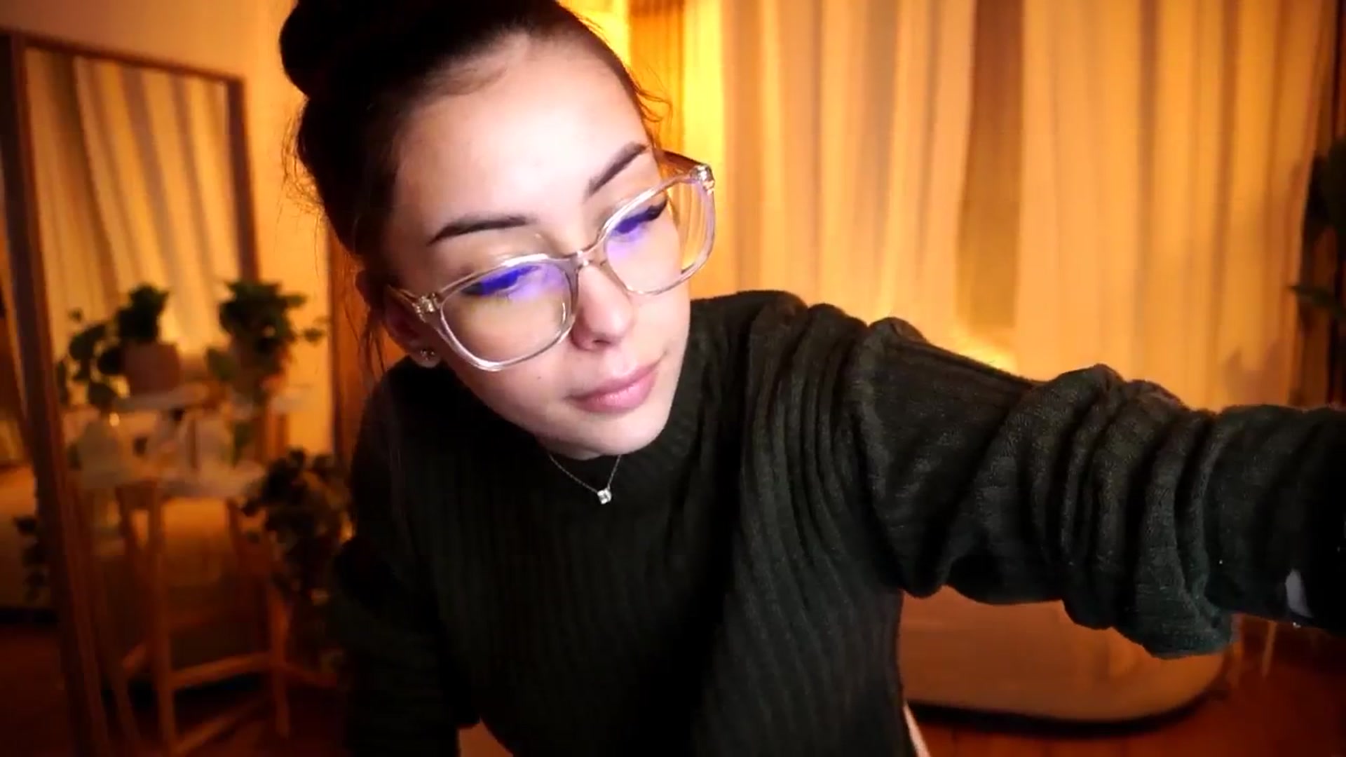 Gallery image thumbnail from Naomii18's myfreecams stream on, 10/25/2024, 18:15 image 2 of 20