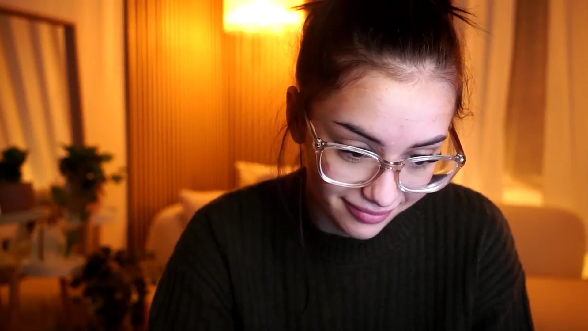 Gallery image thumbnail from Naomii18's myfreecams stream on, 10/25/2024, 18:15 image 17 of 20