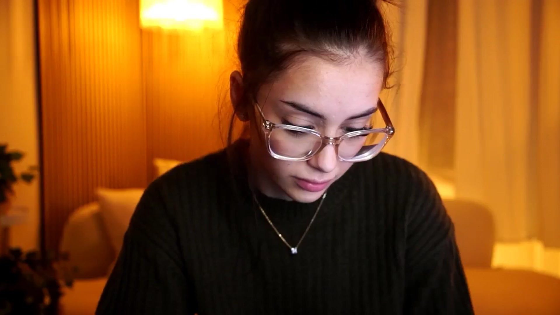 Gallery image thumbnail from Naomii18's myfreecams stream on, 10/25/2024, 19:39 image 12 of 20