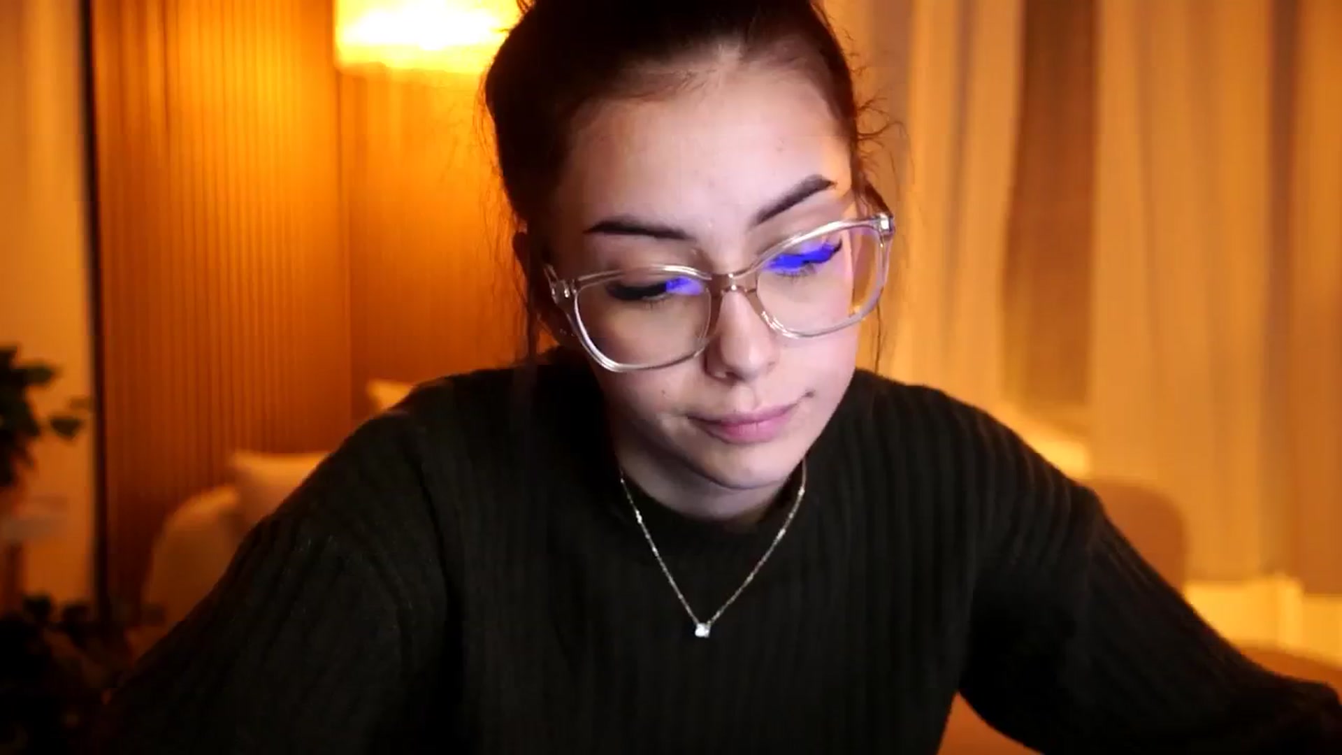 Gallery image thumbnail from Naomii18's myfreecams stream on, 10/25/2024, 19:39 image 16 of 20