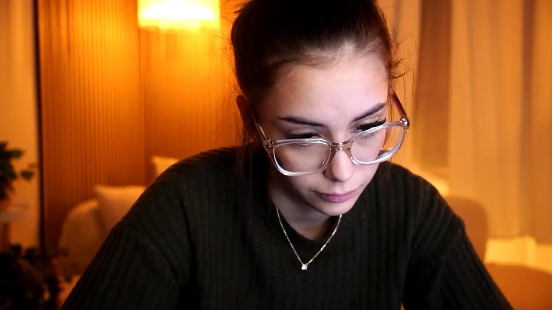 Gallery image thumbnail from Naomii18's myfreecams stream on, 10/25/2024, 19:39 image 18 of 20