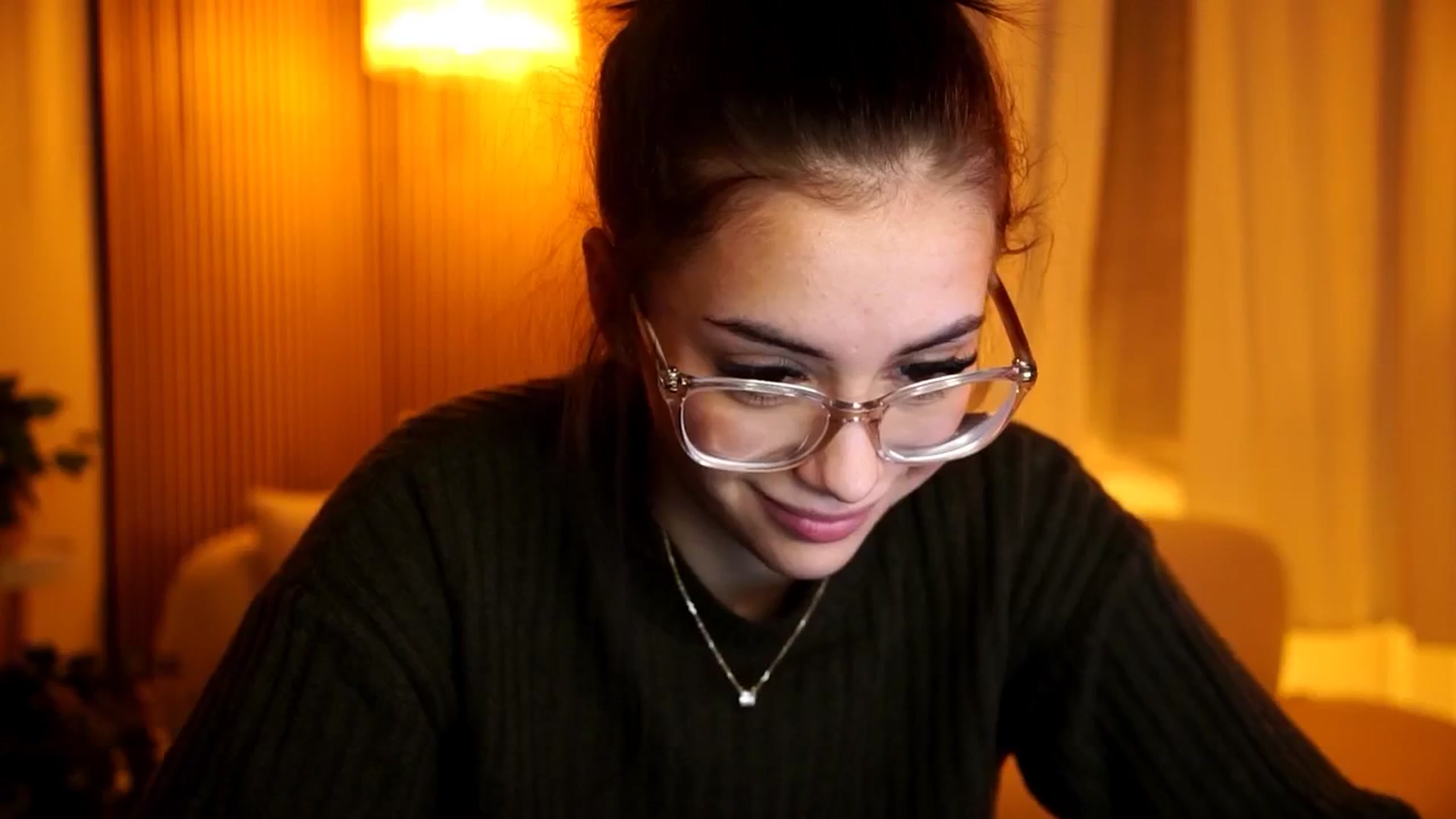Gallery image thumbnail from Naomii18's myfreecams stream on, 10/25/2024, 19:39 image 20 of 20