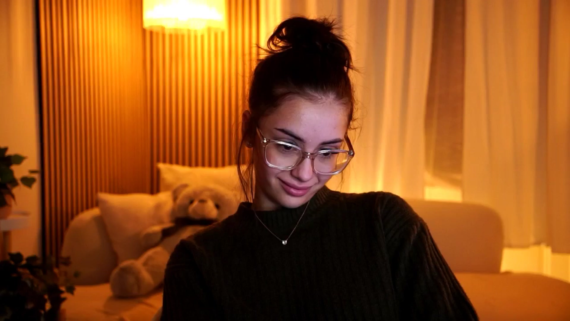 Gallery image thumbnail from Naomii18's myfreecams stream on, 10/25/2024, 19:39 image 13 of 20