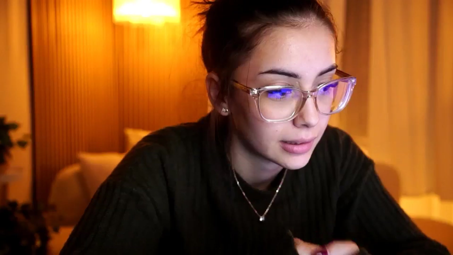 Gallery image thumbnail from Naomii18's myfreecams stream on, 10/25/2024, 19:39 image 19 of 20