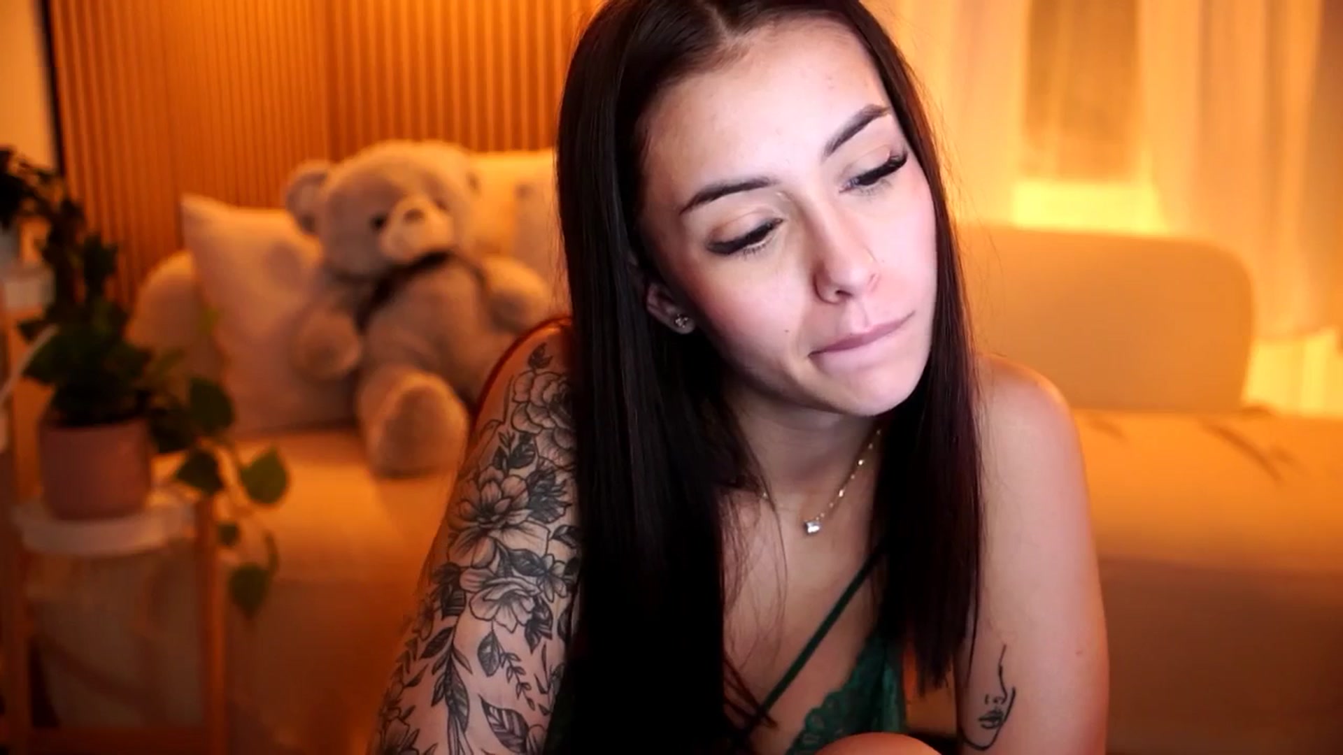 Gallery image thumbnail from Naomii18's myfreecams stream on, 10/26/2024, 18:08 image 14 of 20