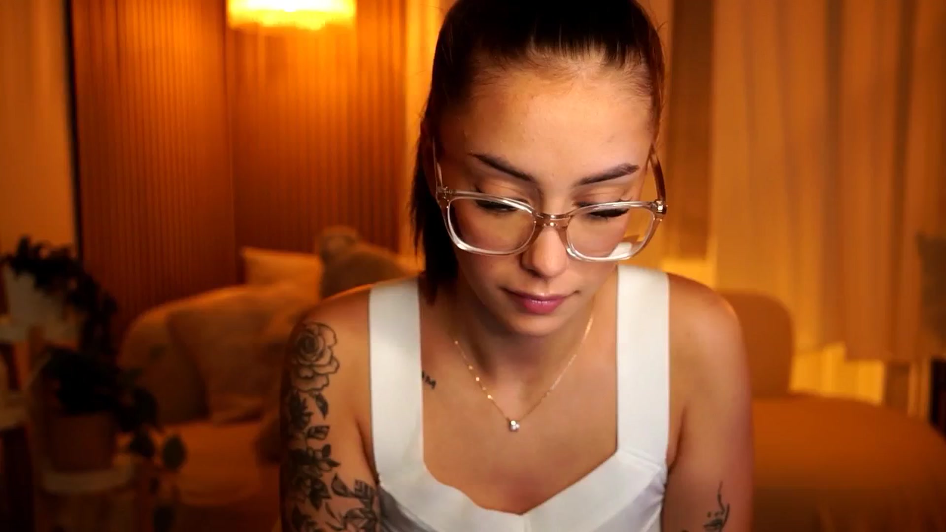 Gallery image thumbnail from Naomii18's myfreecams stream on, 10/28/2024, 18:14 image 11 of 20