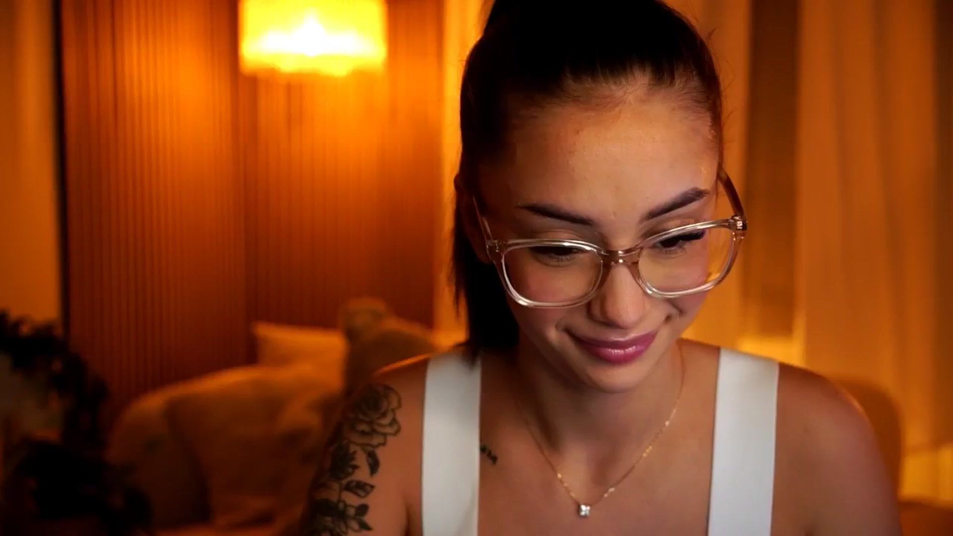 Gallery image thumbnail from Naomii18's myfreecams stream on, 10/28/2024, 18:14 image 12 of 20