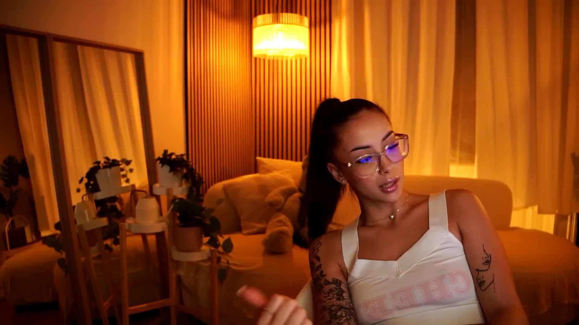 Gallery image thumbnail from Naomii18's myfreecams stream on, 10/28/2024, 20:42 image 14 of 20