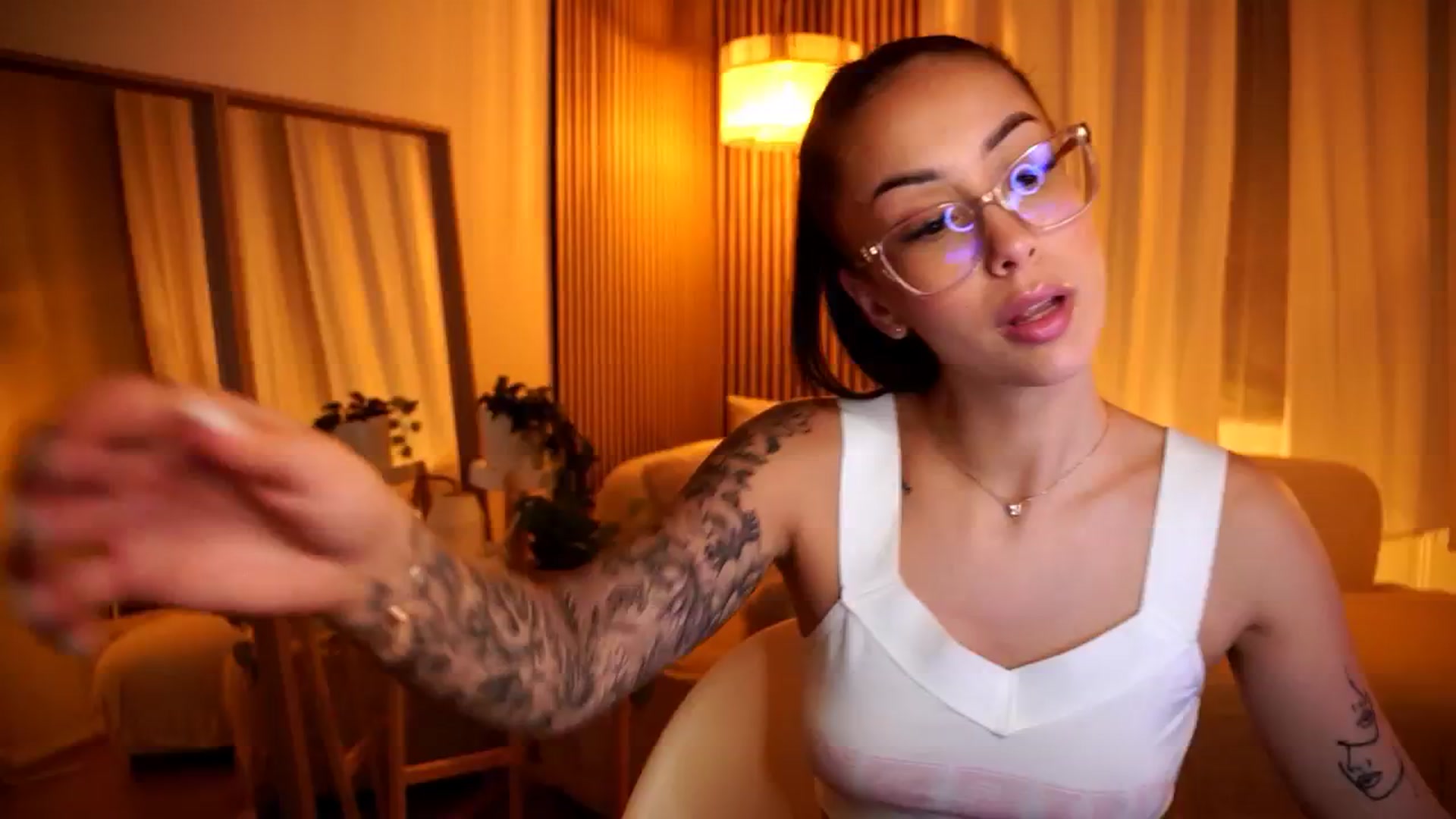 Gallery image thumbnail from Naomii18's myfreecams stream on, 10/28/2024, 20:42 image 12 of 20