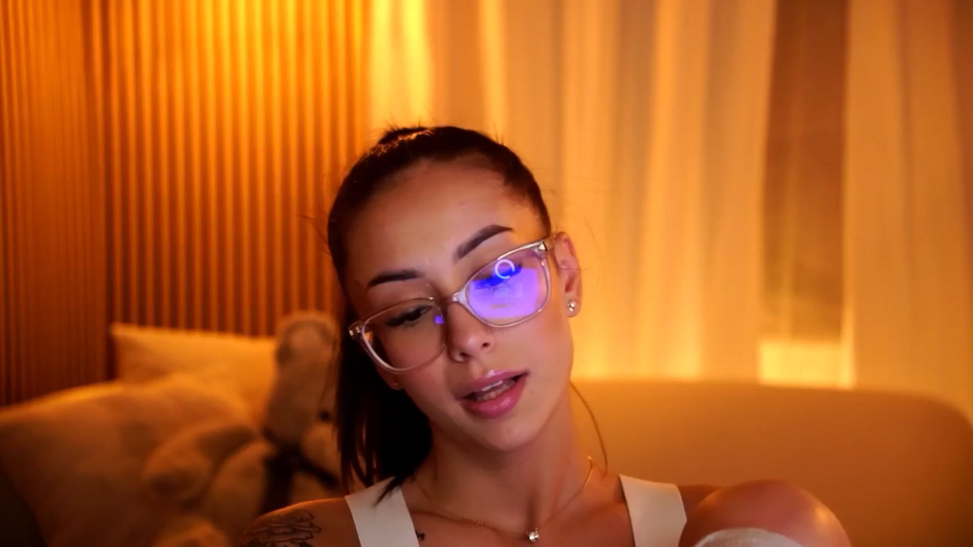 Gallery image thumbnail from Naomii18's myfreecams stream on, 10/28/2024, 20:42 image 19 of 20