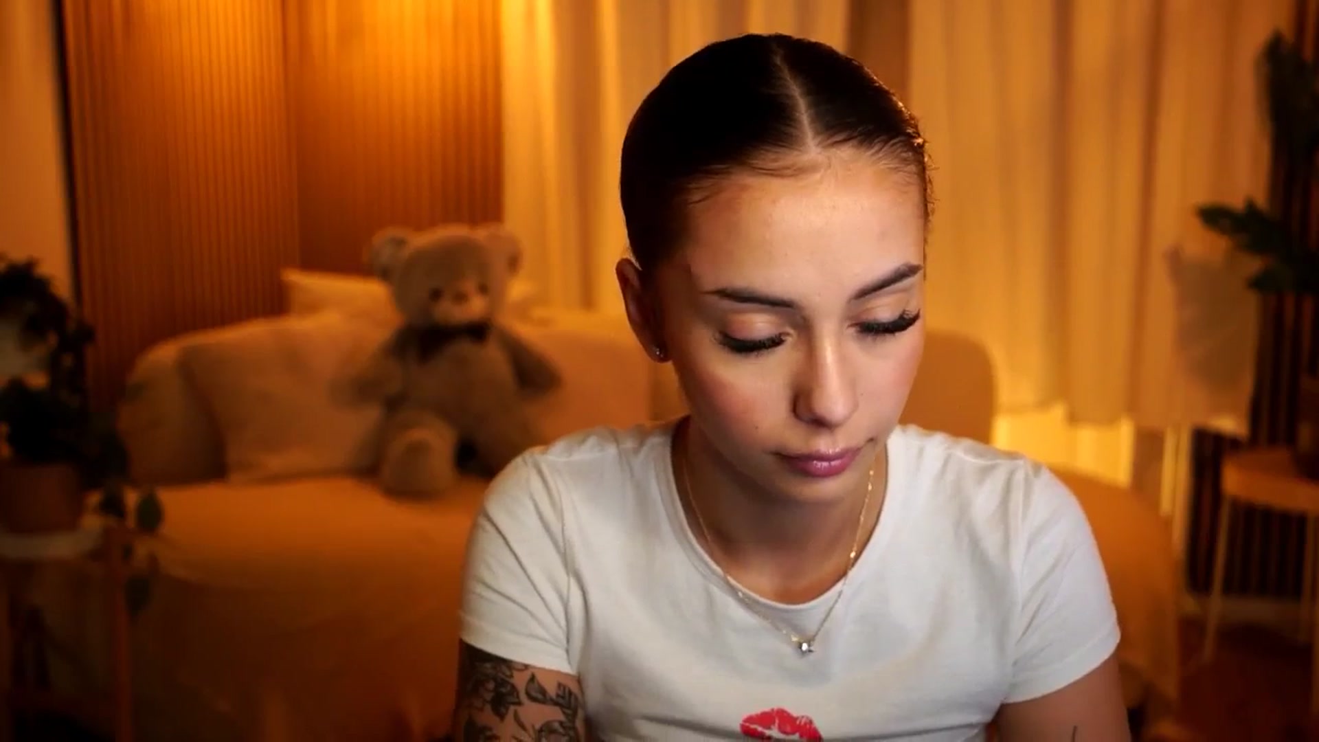 Gallery image thumbnail from Naomii18's myfreecams stream on, 10/29/2024, 18:16 image 18 of 20