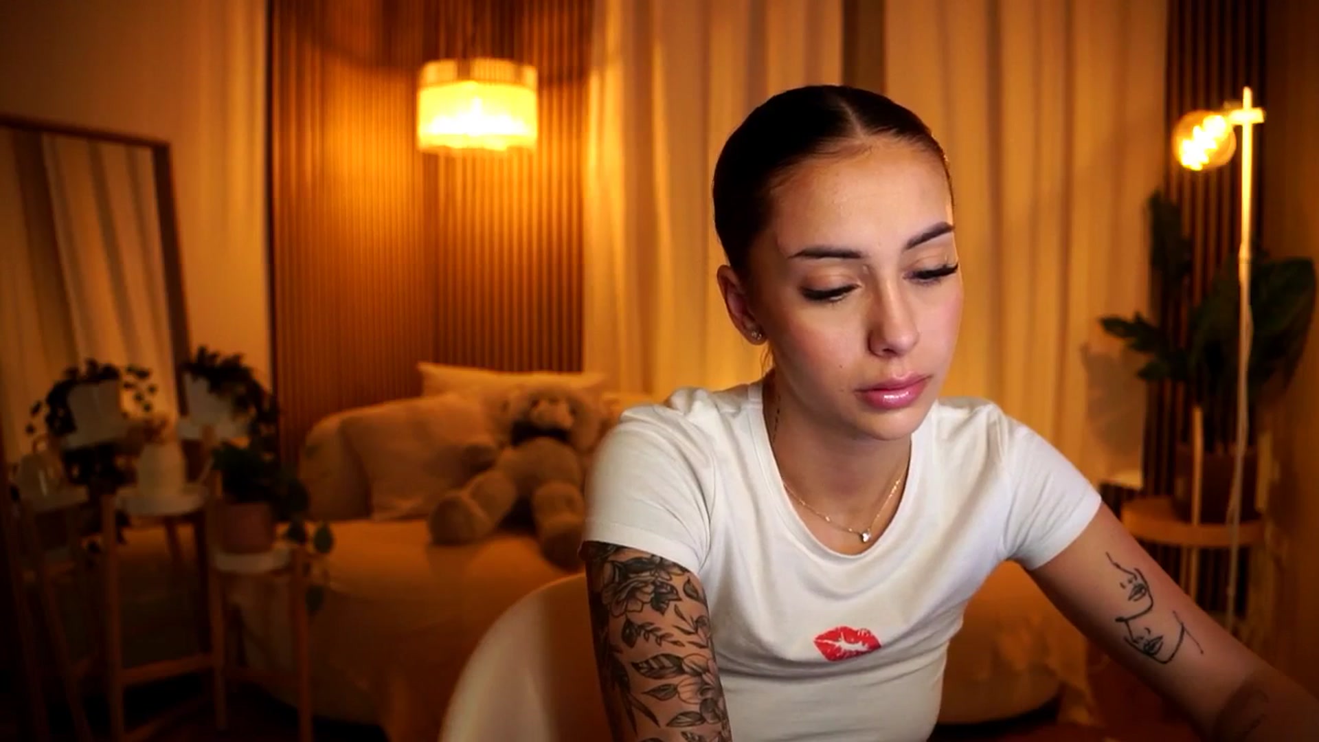Gallery image thumbnail from Naomii18's myfreecams stream on, 10/29/2024, 20:17 image 14 of 20