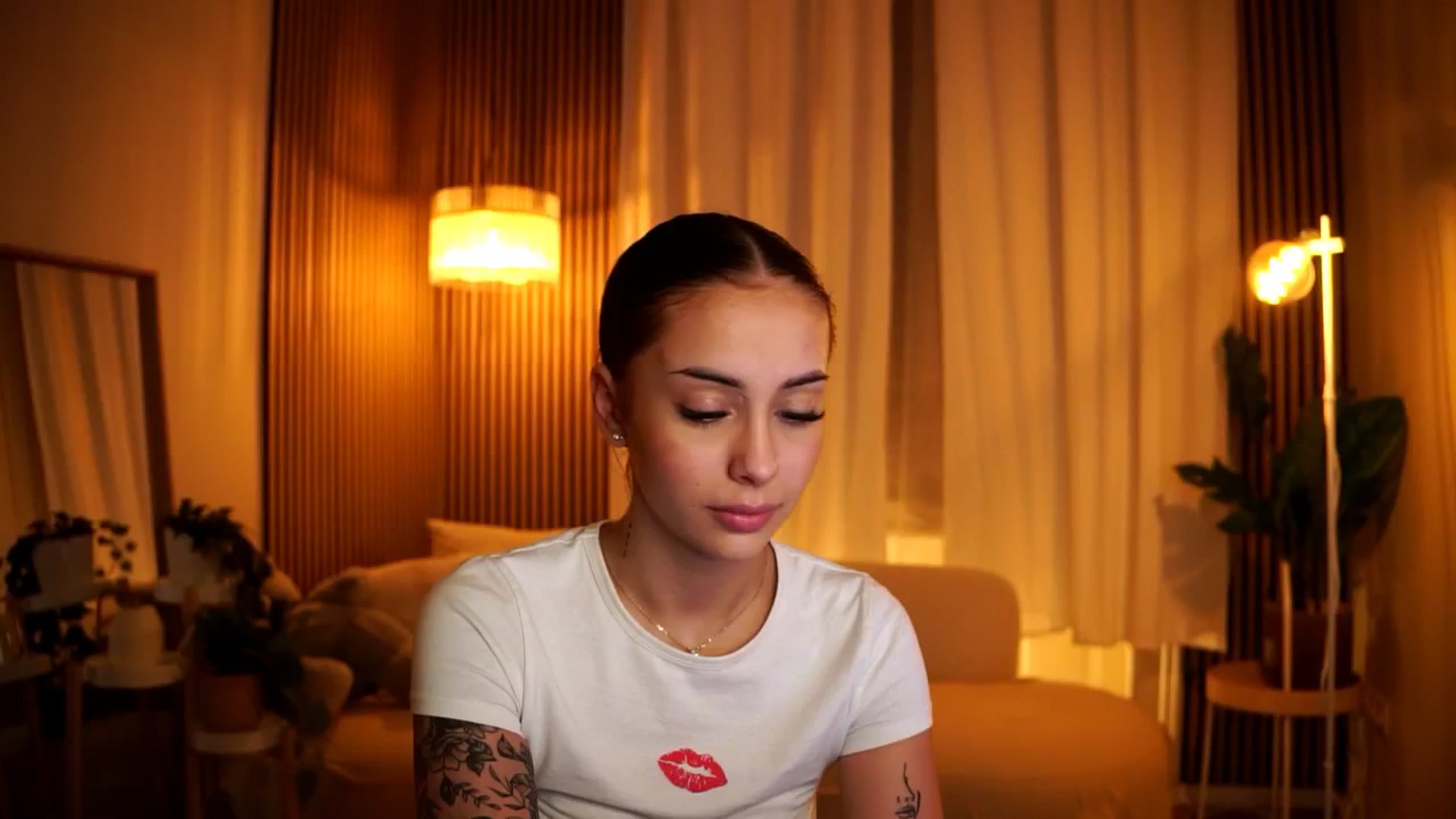 Gallery image thumbnail from Naomii18's myfreecams stream on, 10/29/2024, 22:16 image 5 of 20