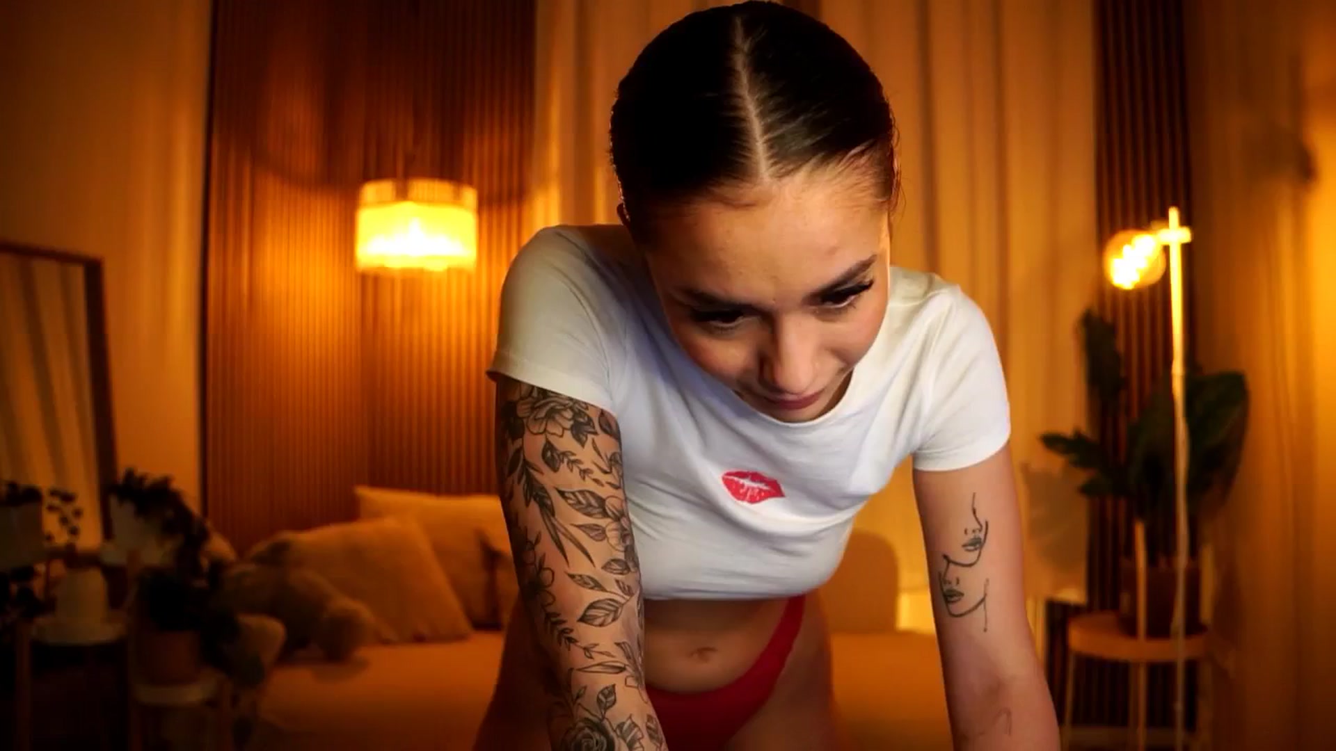 Gallery image thumbnail from Naomii18's myfreecams stream on, 10/29/2024, 22:16 image 7 of 20