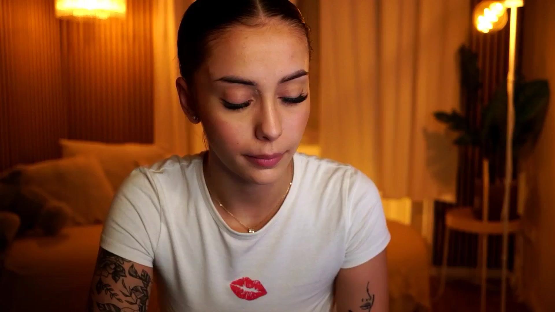 Gallery image thumbnail from Naomii18's myfreecams stream on, 10/29/2024, 22:16 image 2 of 20