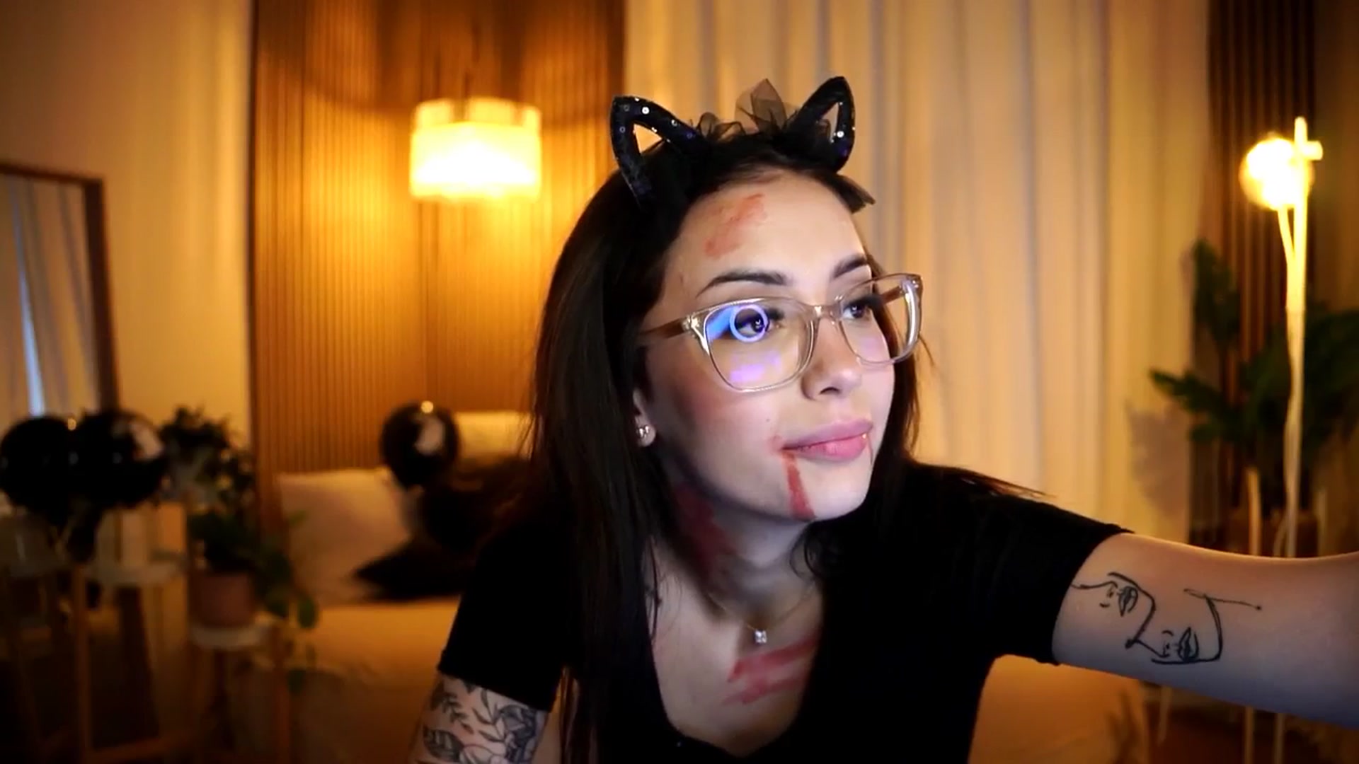 Gallery image thumbnail from Naomii18's myfreecams stream on, 10/30/2024, 15:33 image 14 of 20