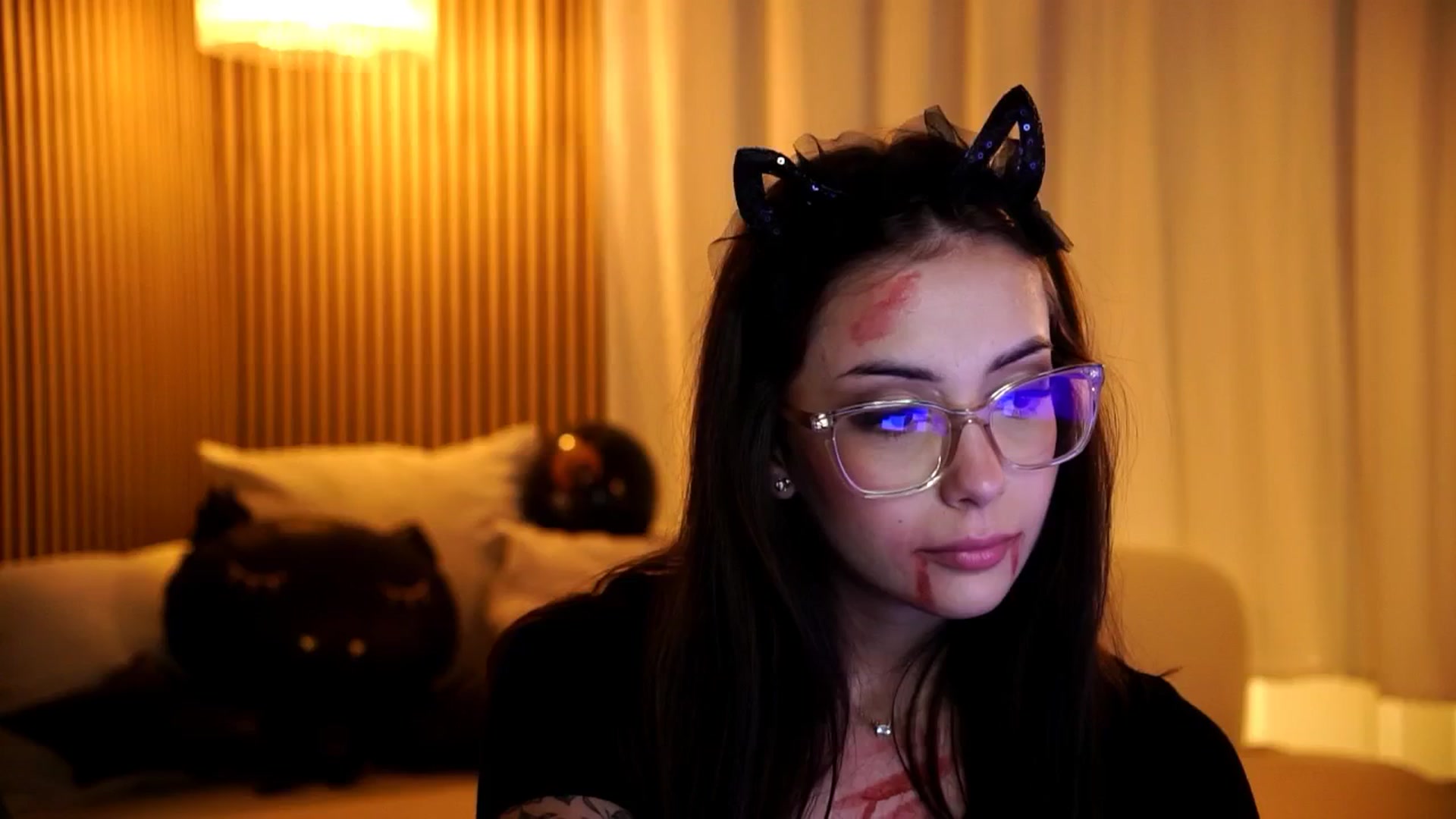 Gallery image thumbnail from Naomii18's myfreecams stream on, 10/30/2024, 16:25 image 1 of 20