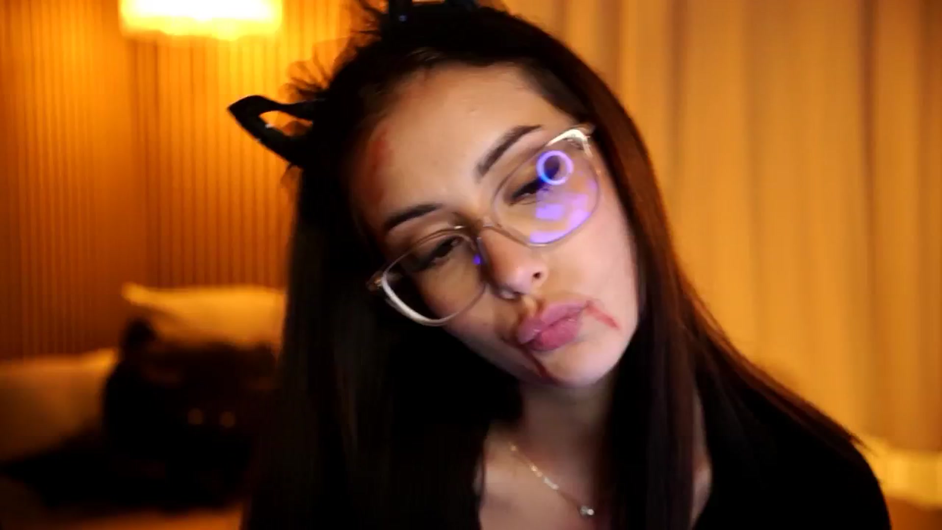 Gallery image thumbnail from Naomii18's myfreecams stream on, 10/30/2024, 16:25 image 11 of 20