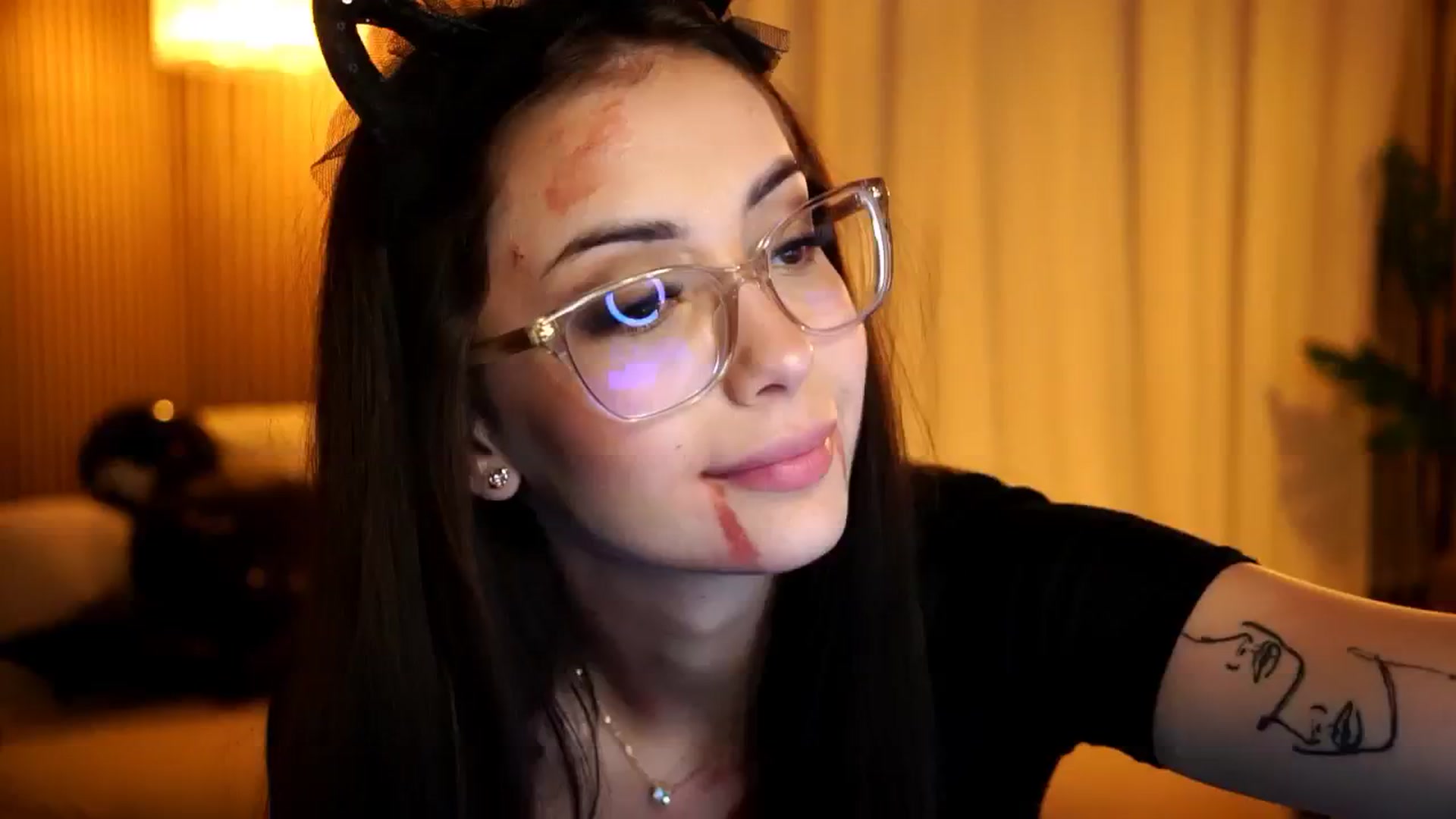 Gallery image thumbnail from Naomii18's myfreecams stream on, 10/30/2024, 16:40 image 1 of 20