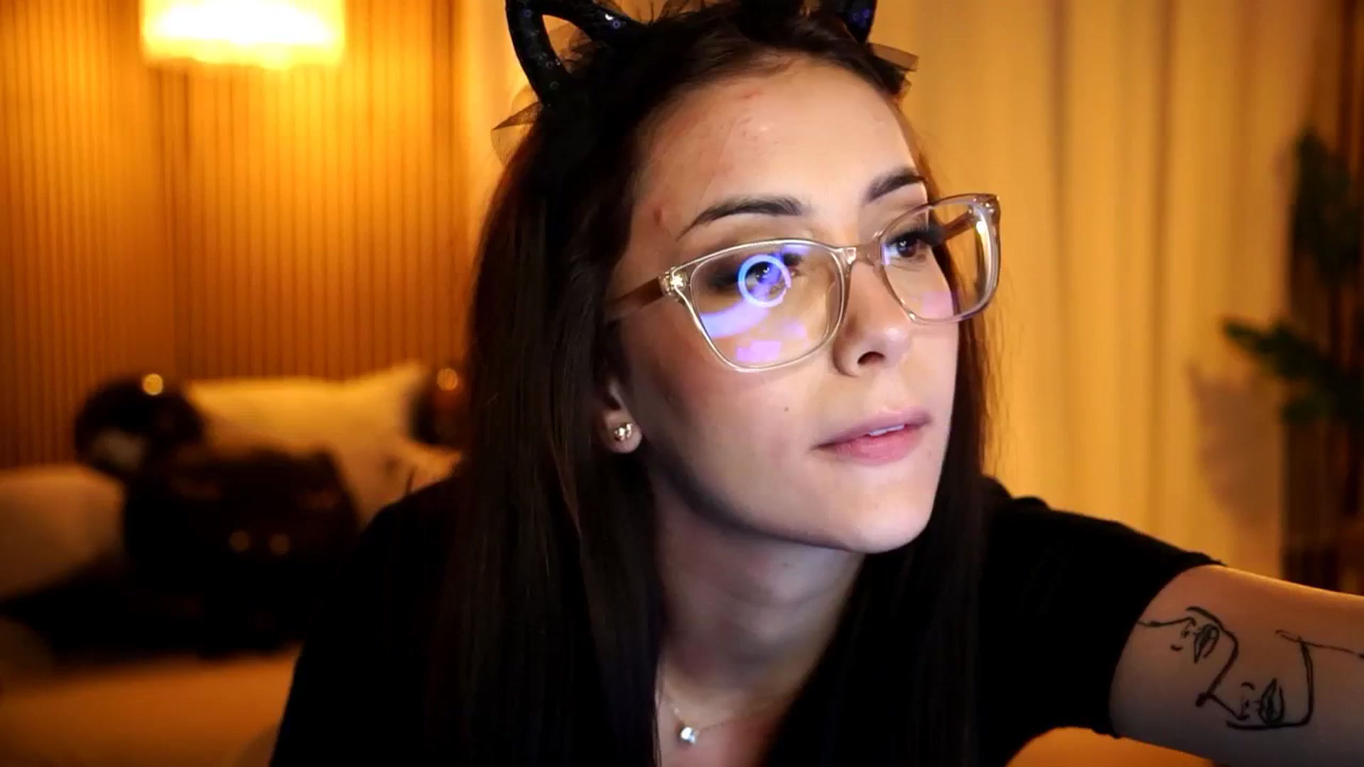Gallery image thumbnail from Naomii18's myfreecams stream on, 10/30/2024, 16:40 image 8 of 20