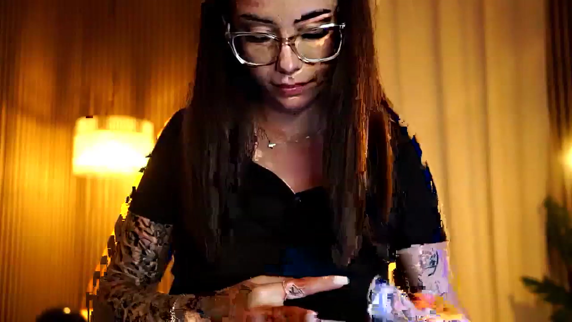 Gallery image thumbnail from Naomii18's myfreecams stream on, 10/30/2024, 16:40 image 12 of 20