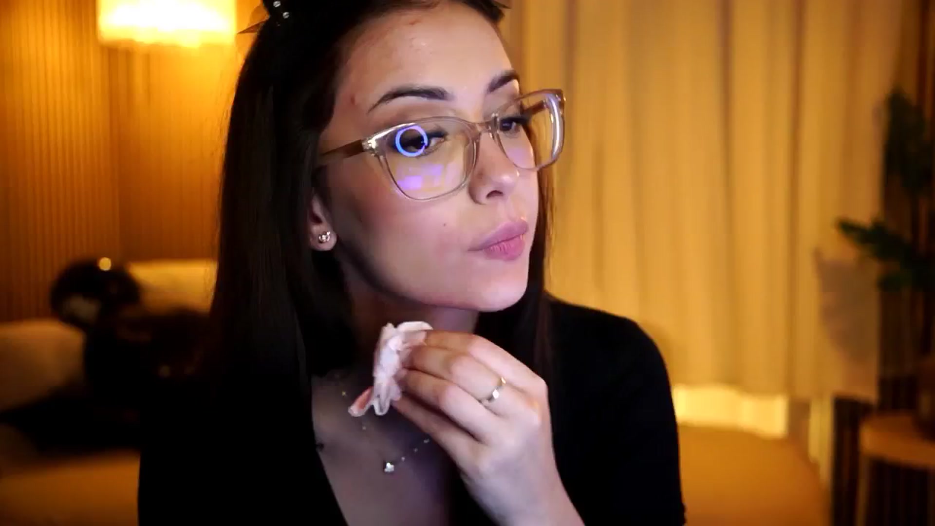 Gallery image thumbnail from Naomii18's myfreecams stream on, 10/30/2024, 16:40 image 6 of 20