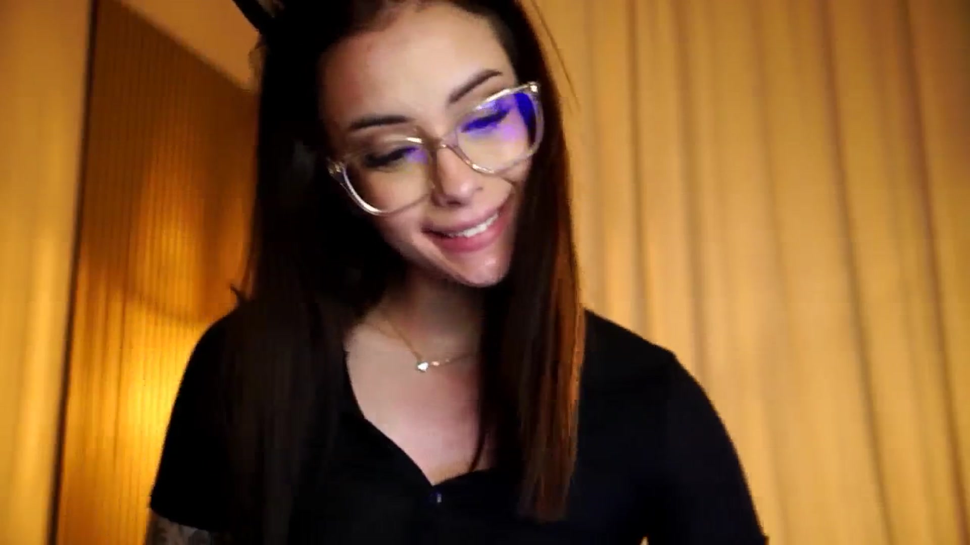 Gallery image thumbnail from Naomii18's myfreecams stream on, 10/30/2024, 16:40 image 18 of 20