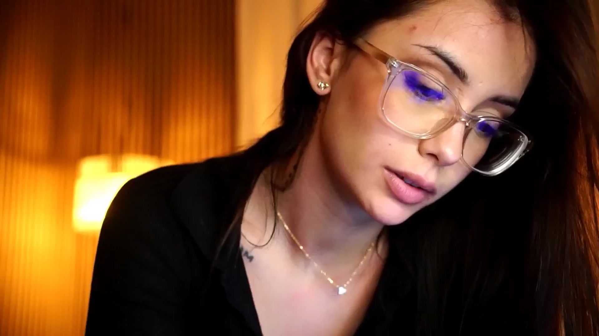 Gallery image thumbnail from Naomii18's myfreecams stream on, 10/30/2024, 17:07 image 16 of 20