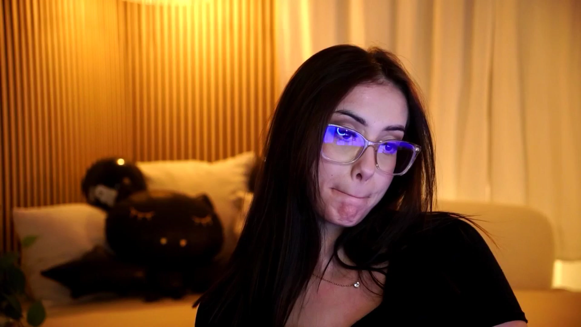 Gallery image thumbnail from Naomii18's myfreecams stream on, 10/30/2024, 17:07 image 3 of 20