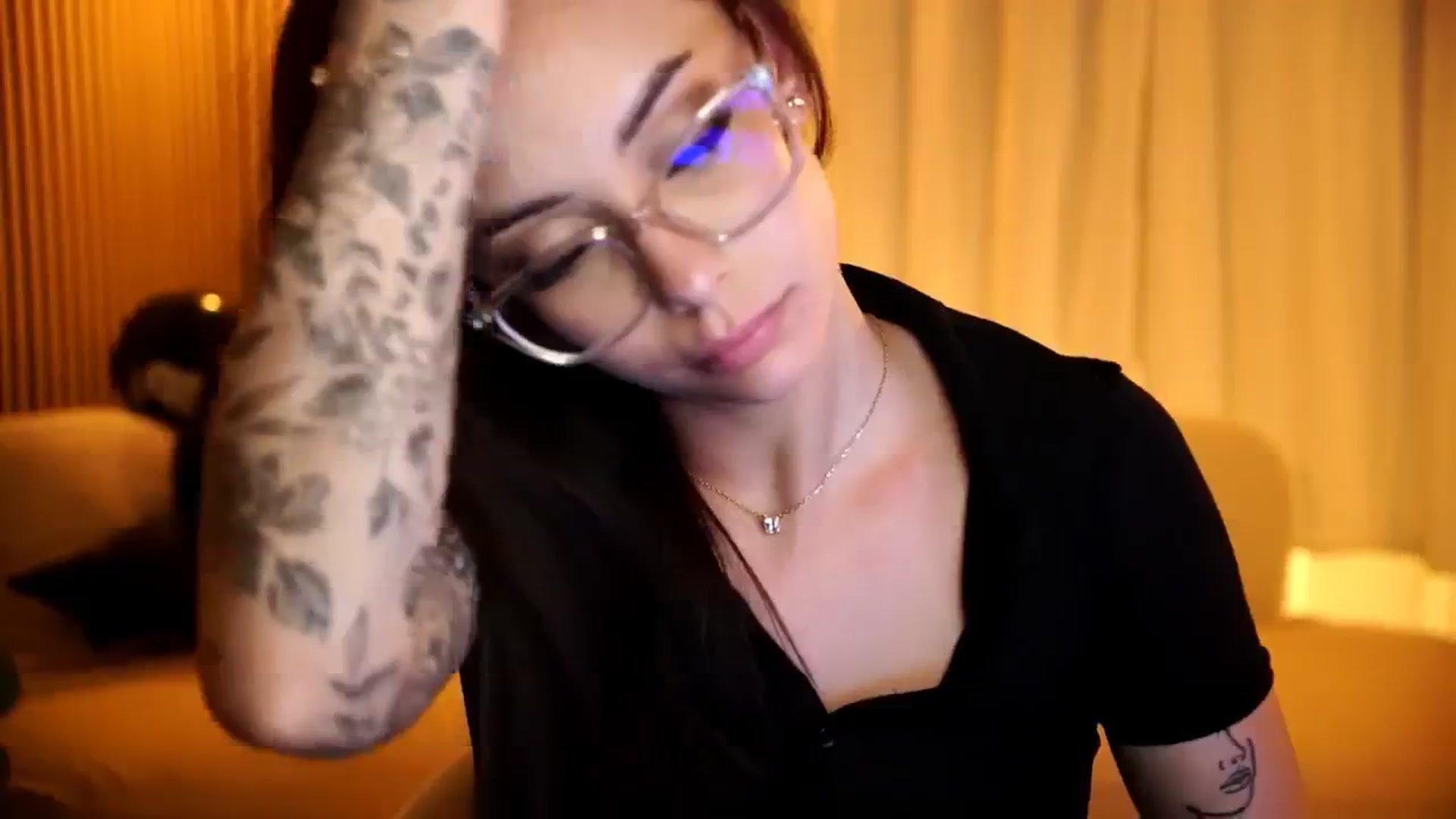 Gallery image thumbnail from Naomii18's myfreecams stream on, 10/30/2024, 17:07 image 17 of 20