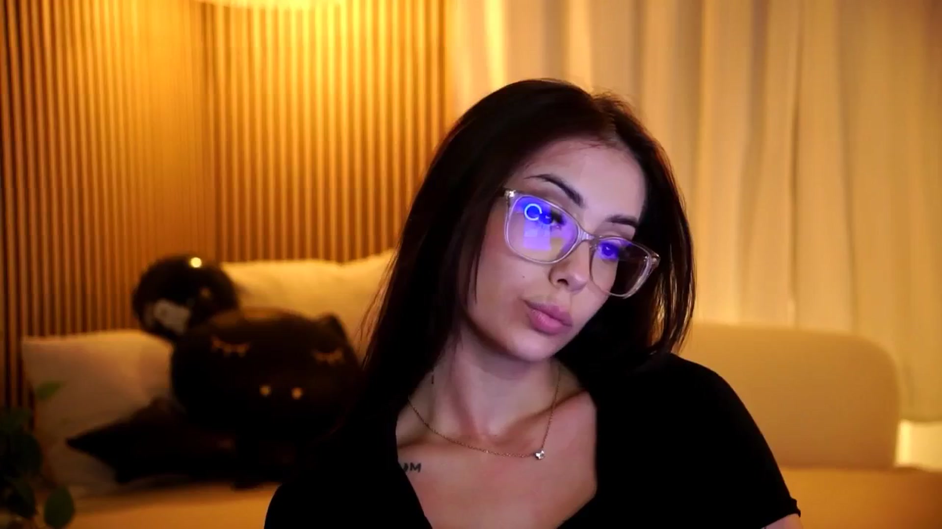 Gallery image thumbnail from Naomii18's myfreecams stream on, 10/30/2024, 17:07 image 6 of 20