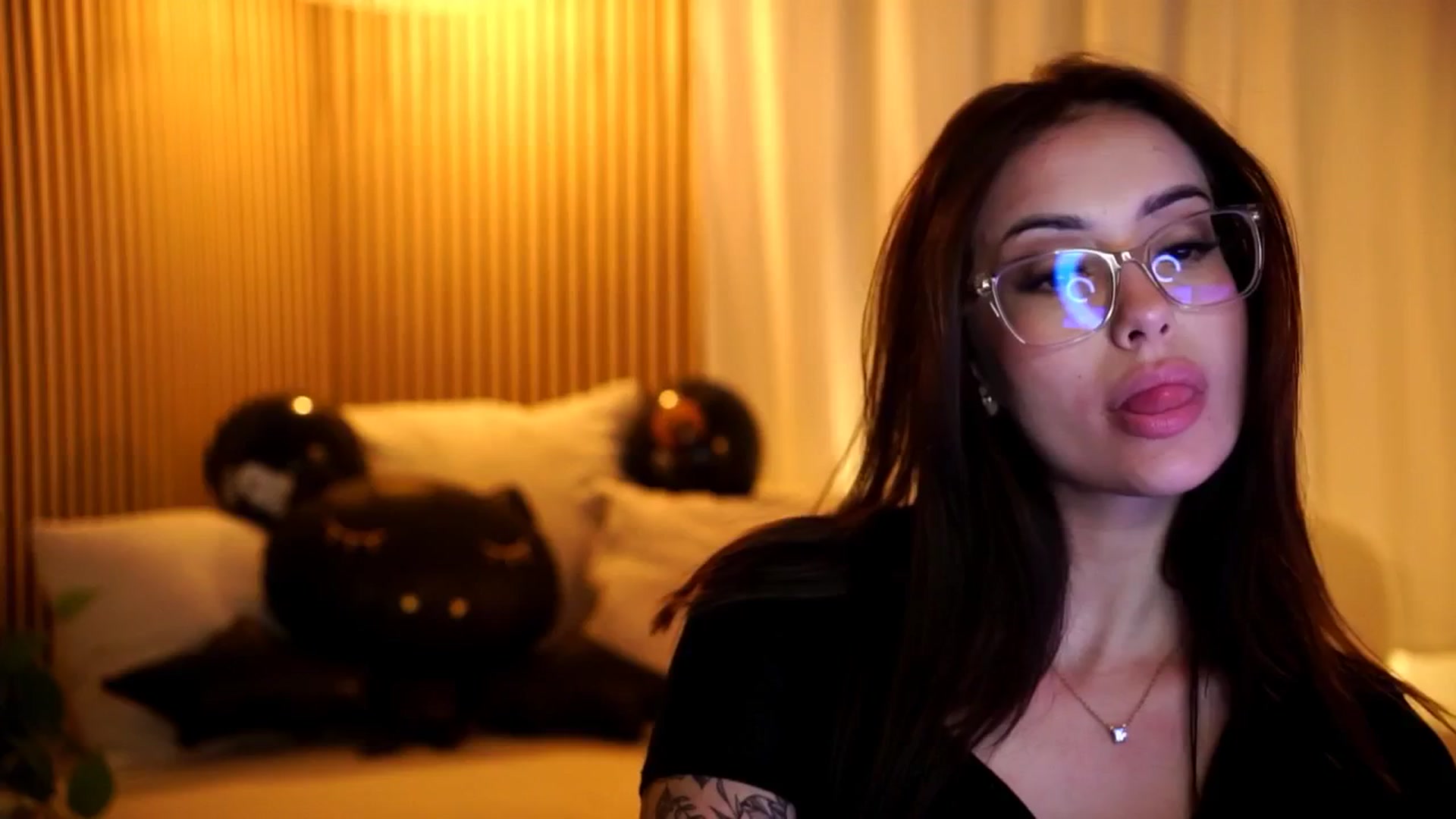 Gallery image thumbnail from Naomii18's myfreecams stream on, 10/30/2024, 17:07 image 1 of 20
