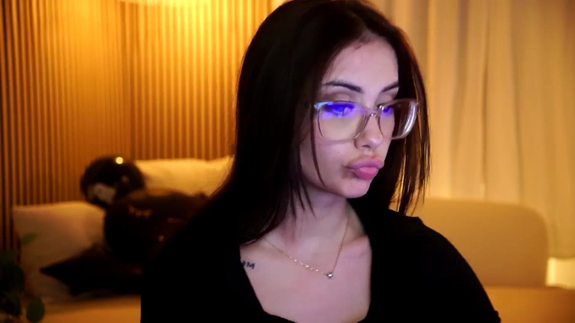 Gallery image thumbnail from Naomii18's myfreecams stream on, 10/30/2024, 17:07 image 7 of 20